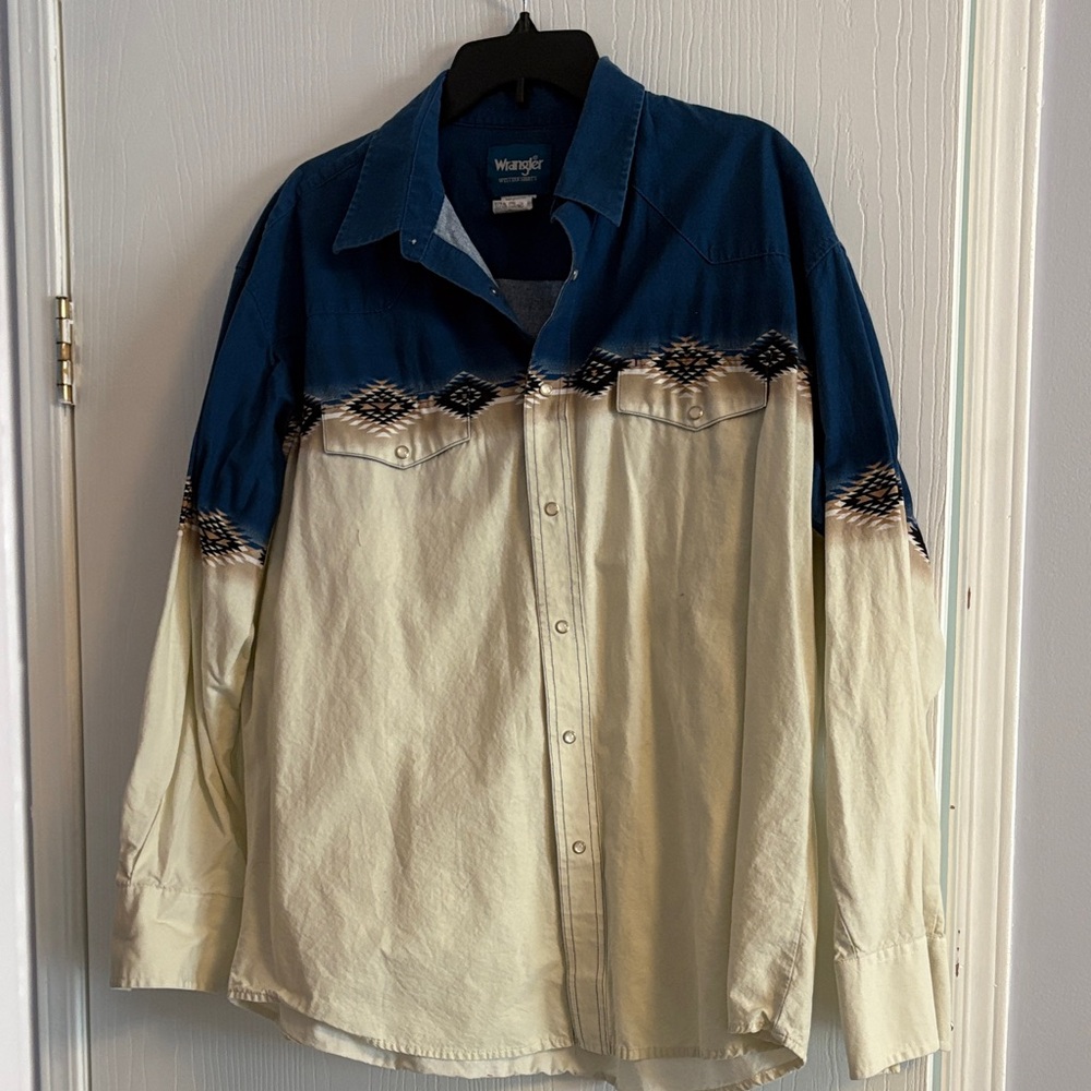 Wrangler Blue and Cream Casual Button Down Shirt